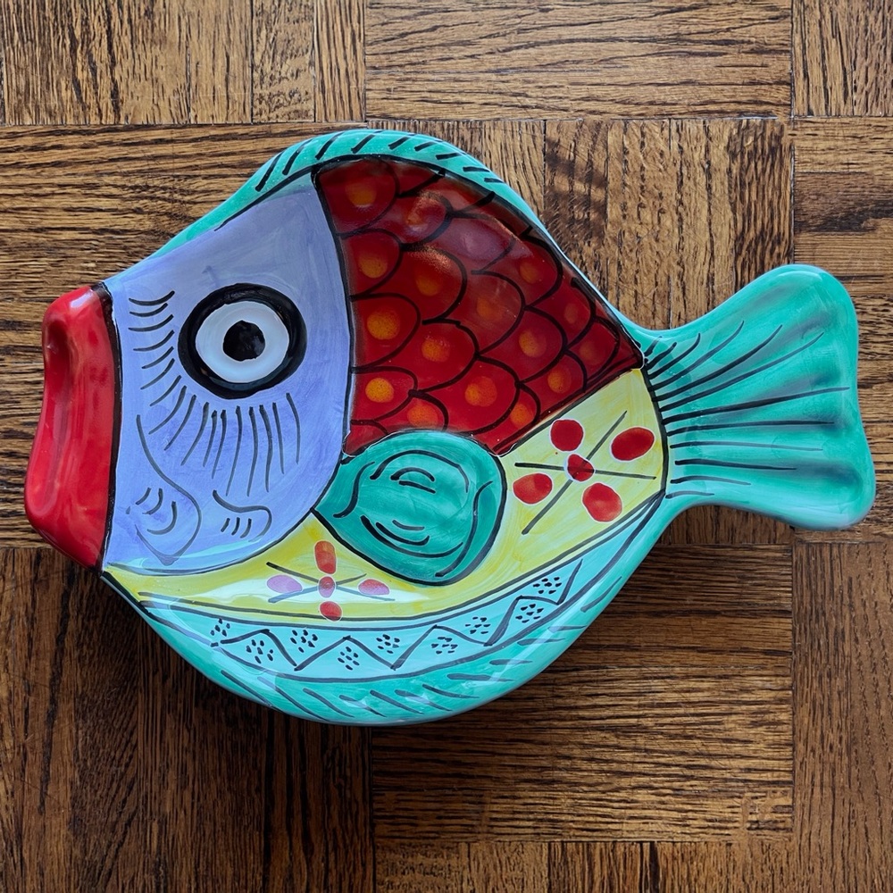 Vietri Desuir Fish Platter Hand Painted Italy Display or Serving 10x7.5 - Picture 1 of 3